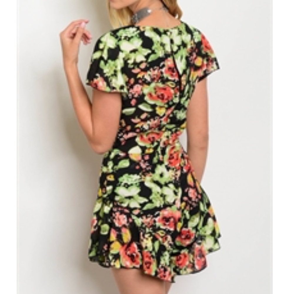 Closet clear π¨ Floral ruffle butt short romper - Picture 7 of 8